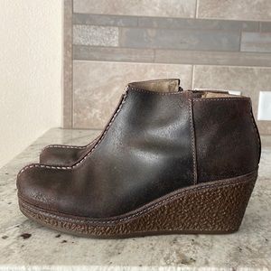 Olukai Chocolate Brown Genuine Leather Wedge Ankle Booties Women's Size 7.5 VGUC